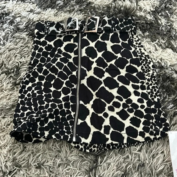 Topshop Black and White Printed Skirt - Picture 1 of 4